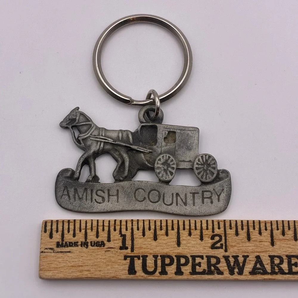 Amish Country Horse and Buggy Souvenir Metal Keychain Silver Tone Travel Gift